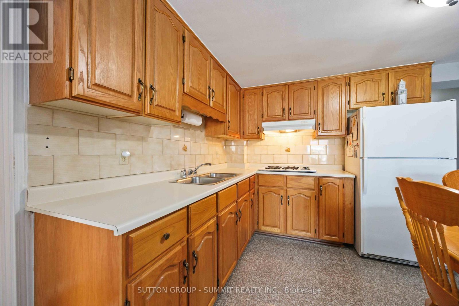 Photo 10 of 405 Gilbert Avenue, Toronto ON