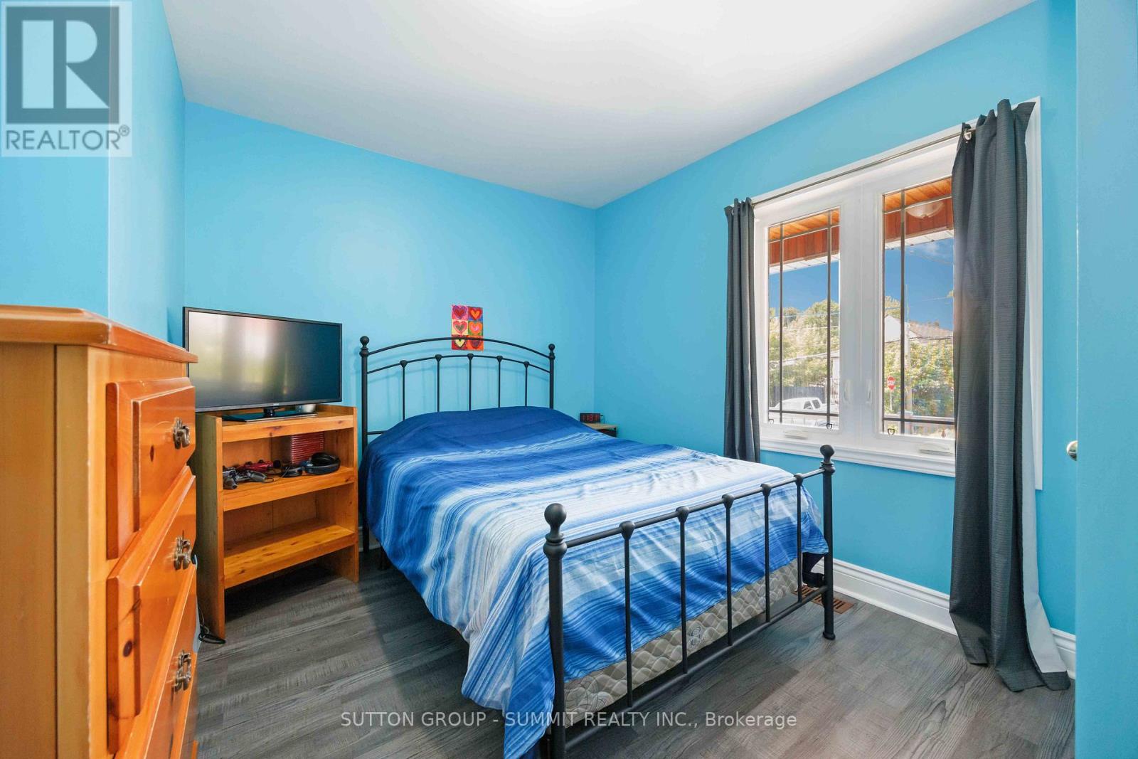 Photo 12 of 405 Gilbert Avenue, Toronto ON