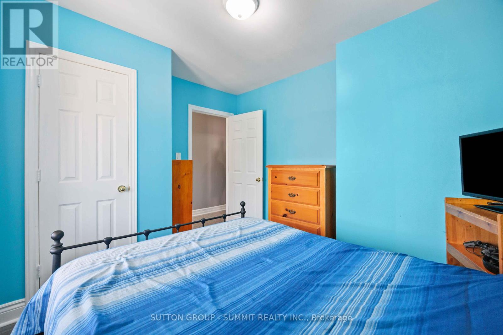 Photo 13 of 405 Gilbert Avenue, Toronto ON