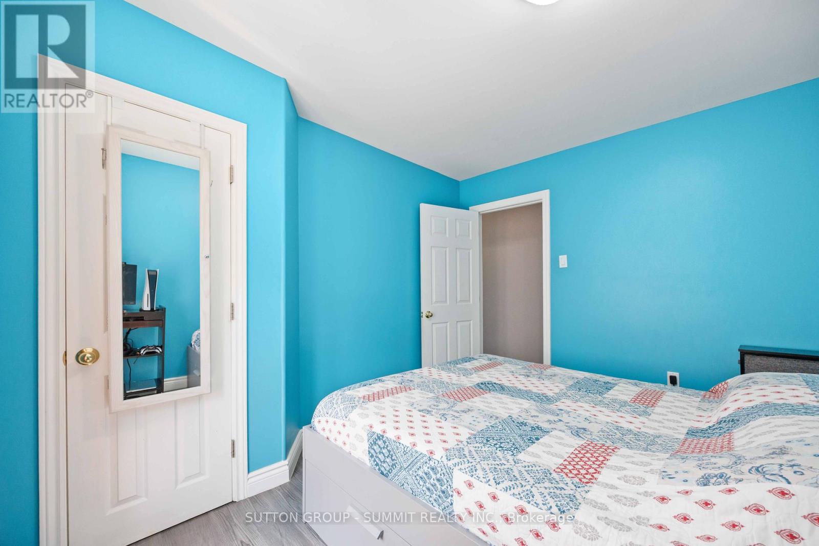 Photo 15 of 405 Gilbert Avenue, Toronto ON