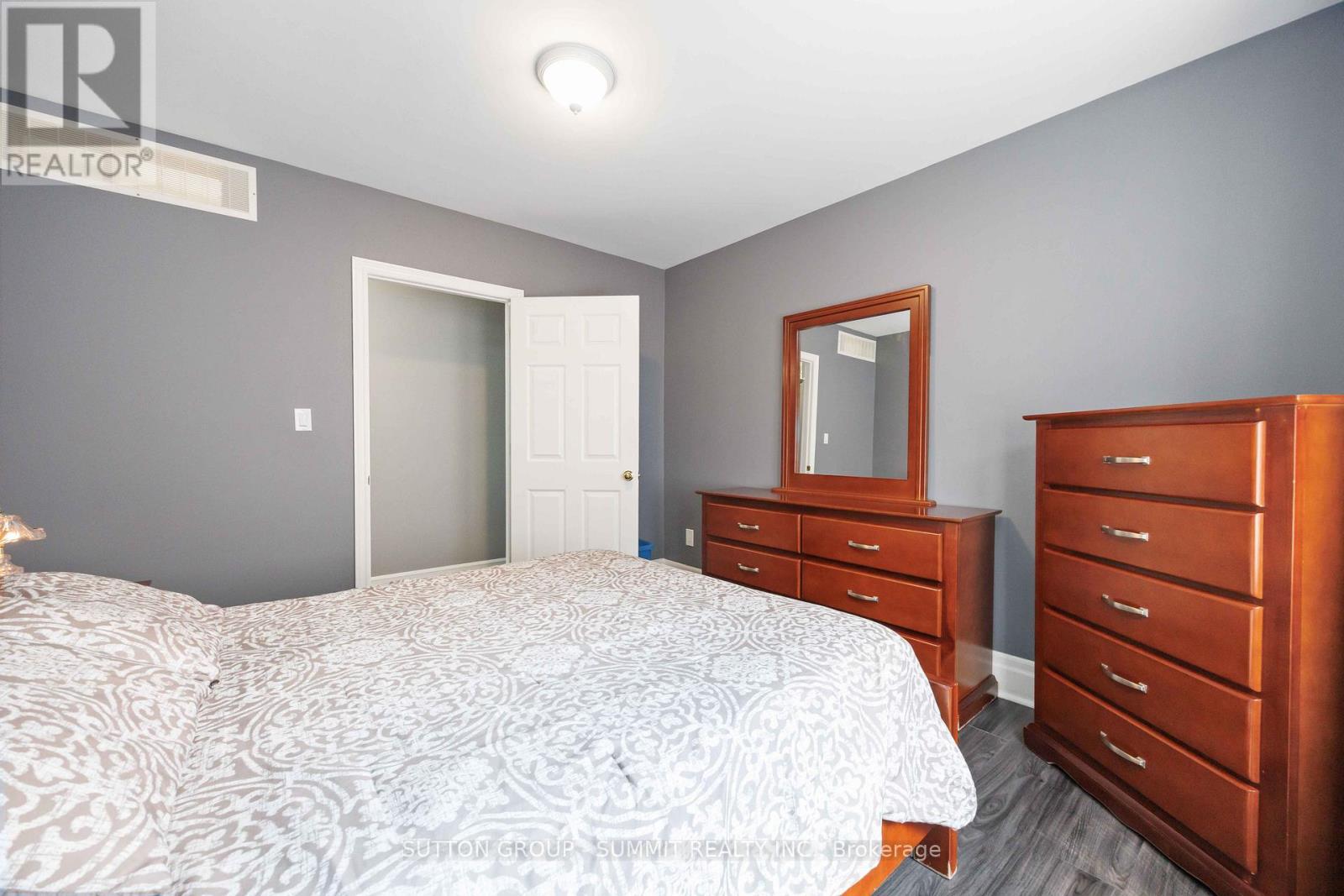 Photo 17 of 405 Gilbert Avenue, Toronto ON