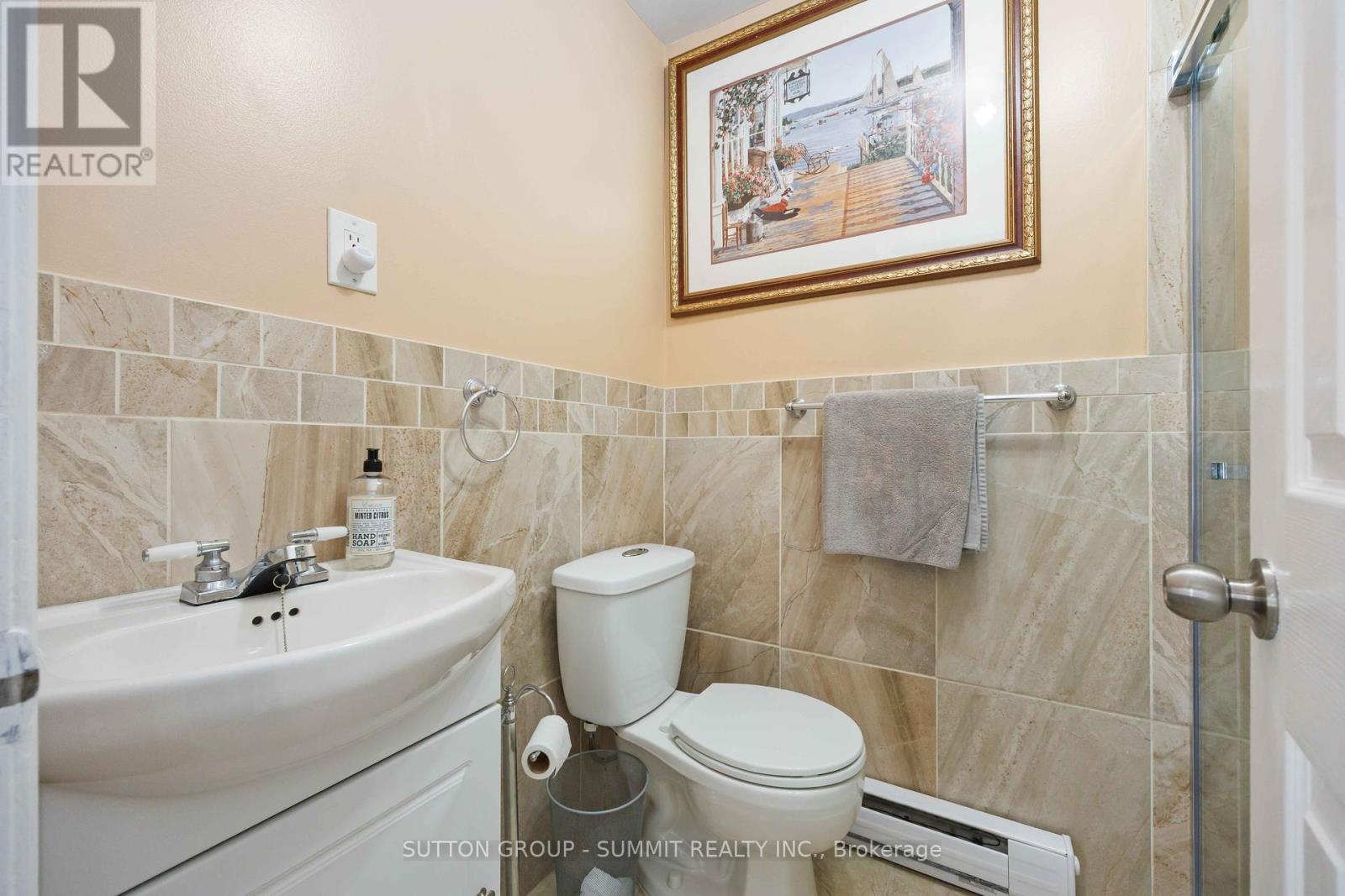 Photo 18 of 405 Gilbert Avenue, Toronto ON