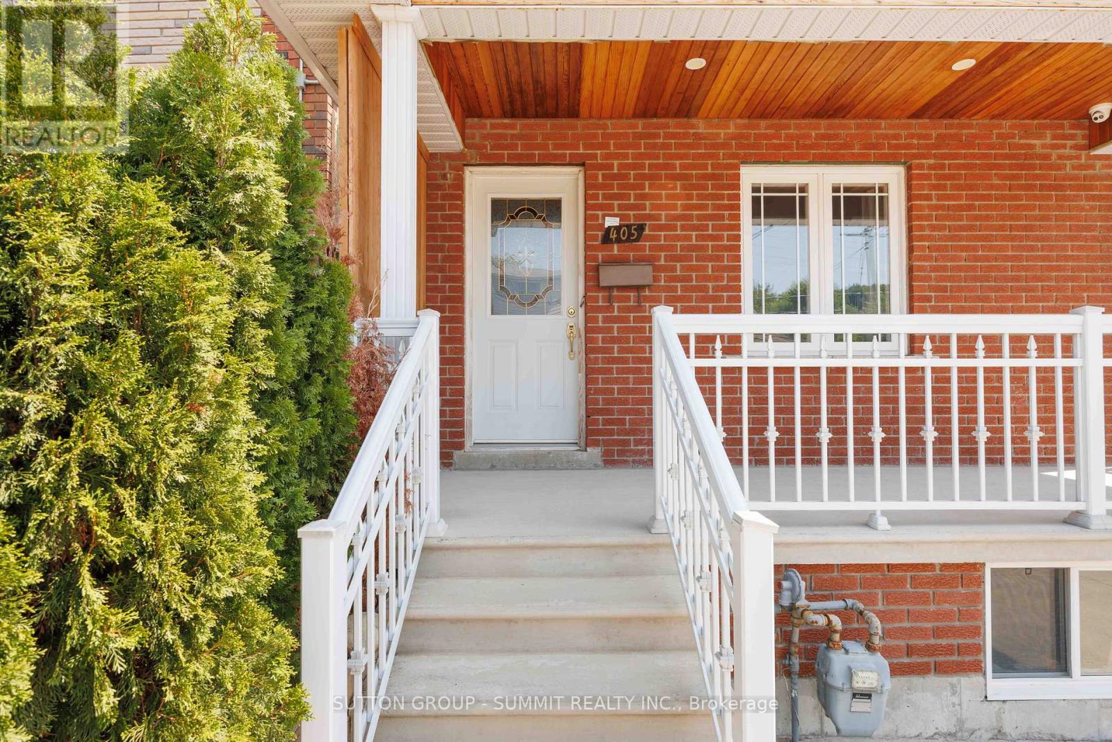 Photo 2 of 405 Gilbert Avenue, Toronto ON