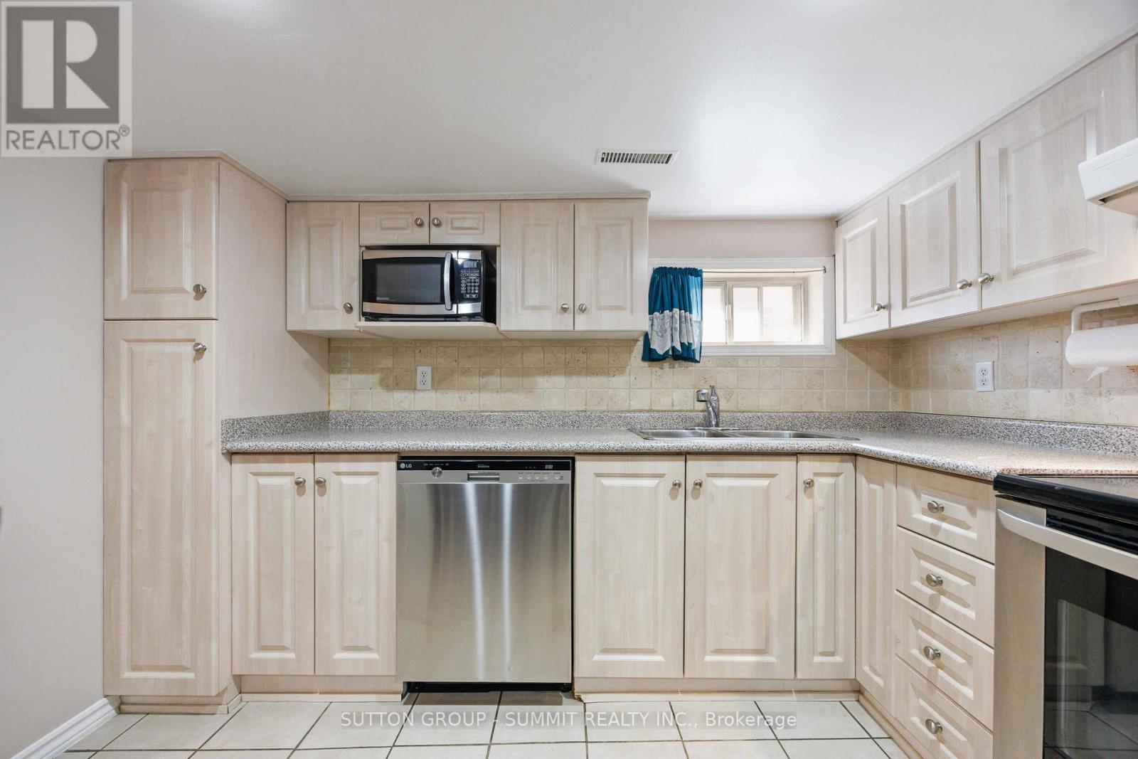 Photo 24 of 405 Gilbert Avenue, Toronto ON