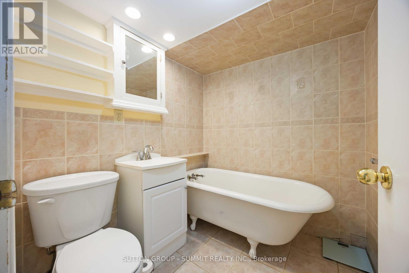 Photo 29 of 405 Gilbert Avenue, Toronto ON