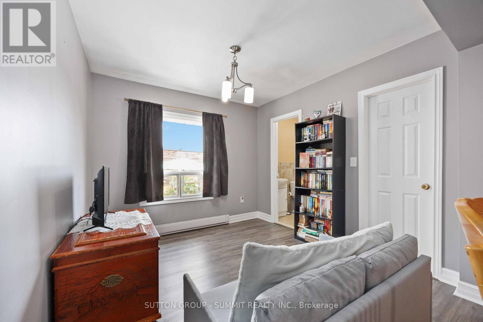 Photo 5 of 405 Gilbert Avenue, Toronto ON