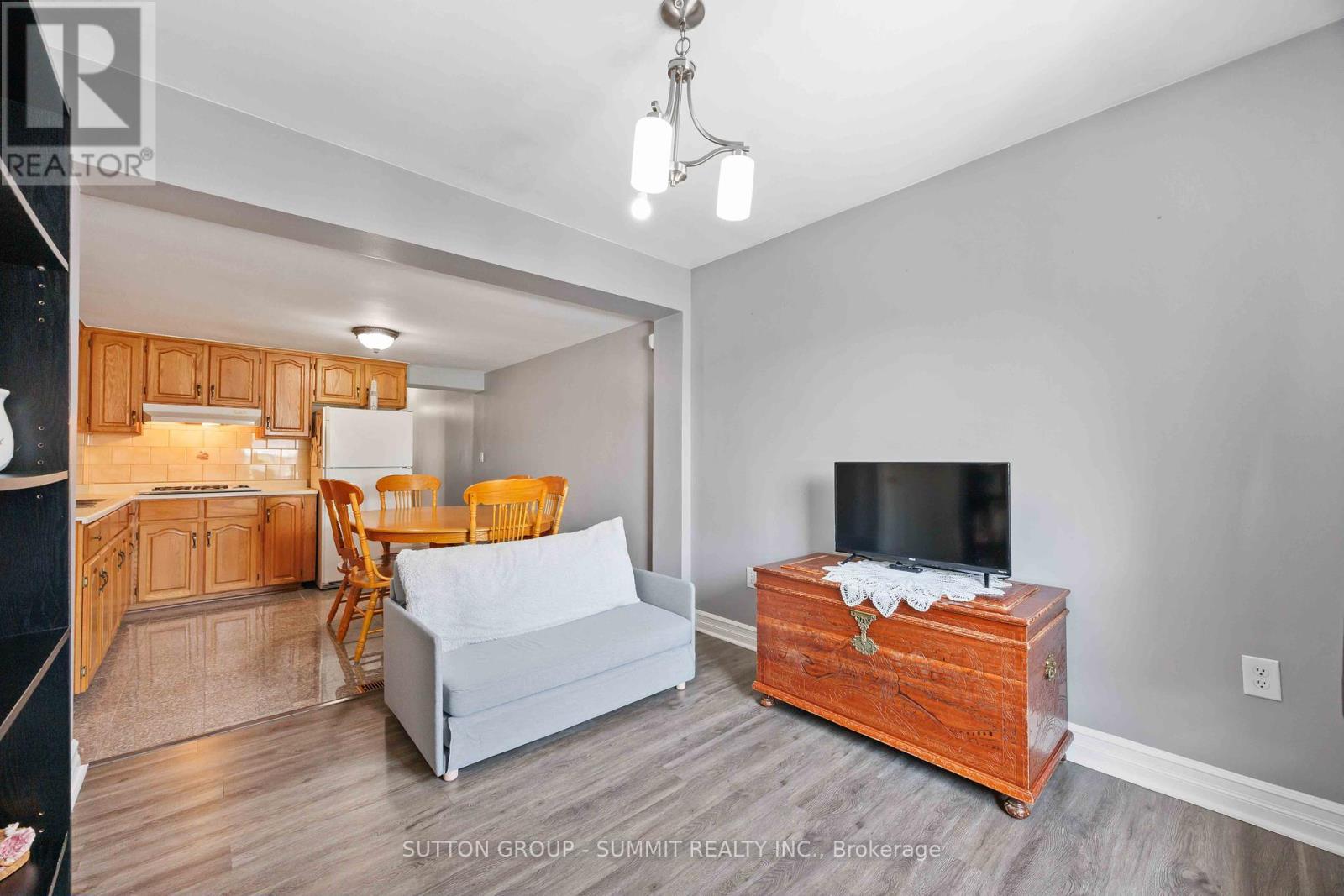 Photo 6 of 405 Gilbert Avenue, Toronto ON