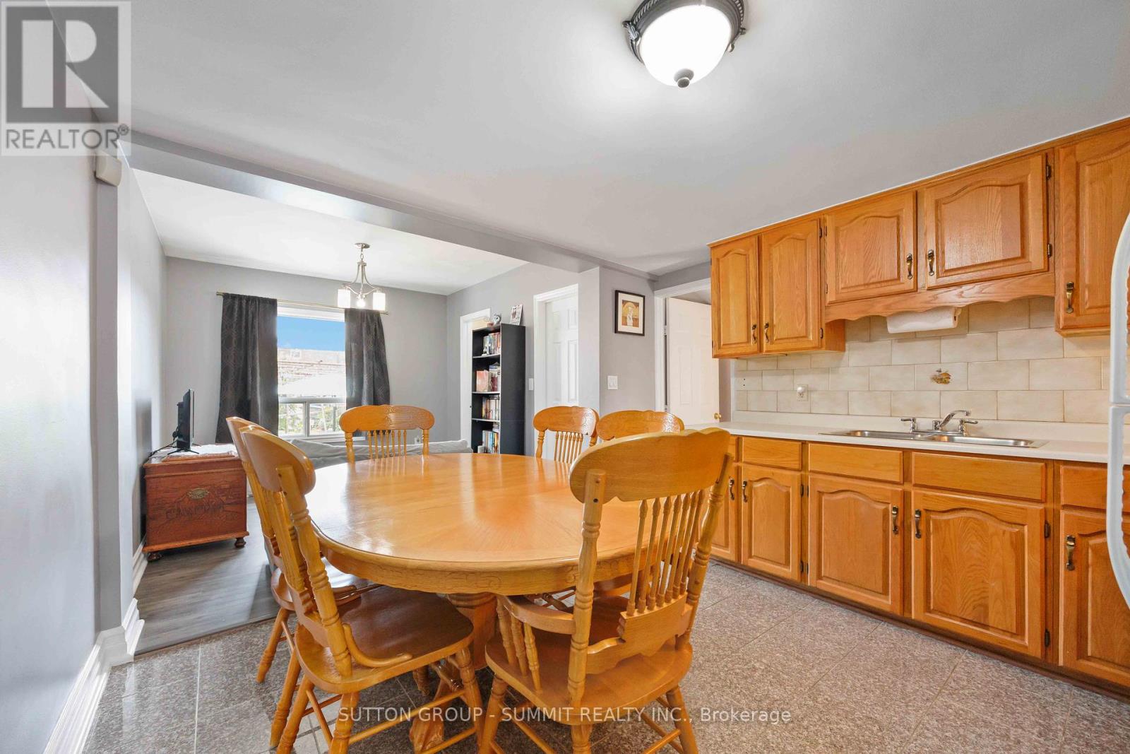 Photo 7 of 405 Gilbert Avenue, Toronto ON