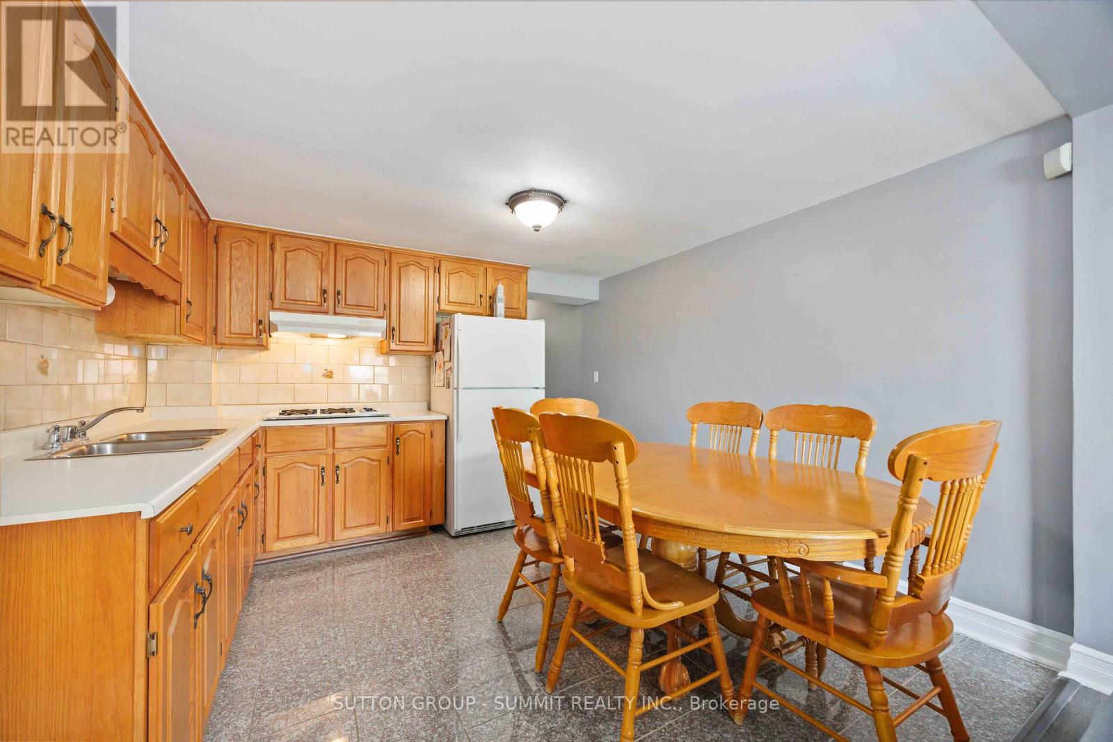 Photo 8 of 405 Gilbert Avenue, Toronto ON