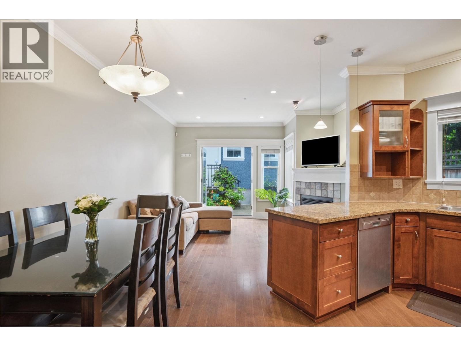 Photo 33 of 49 E 13 Th Avenue, Vancouver BC