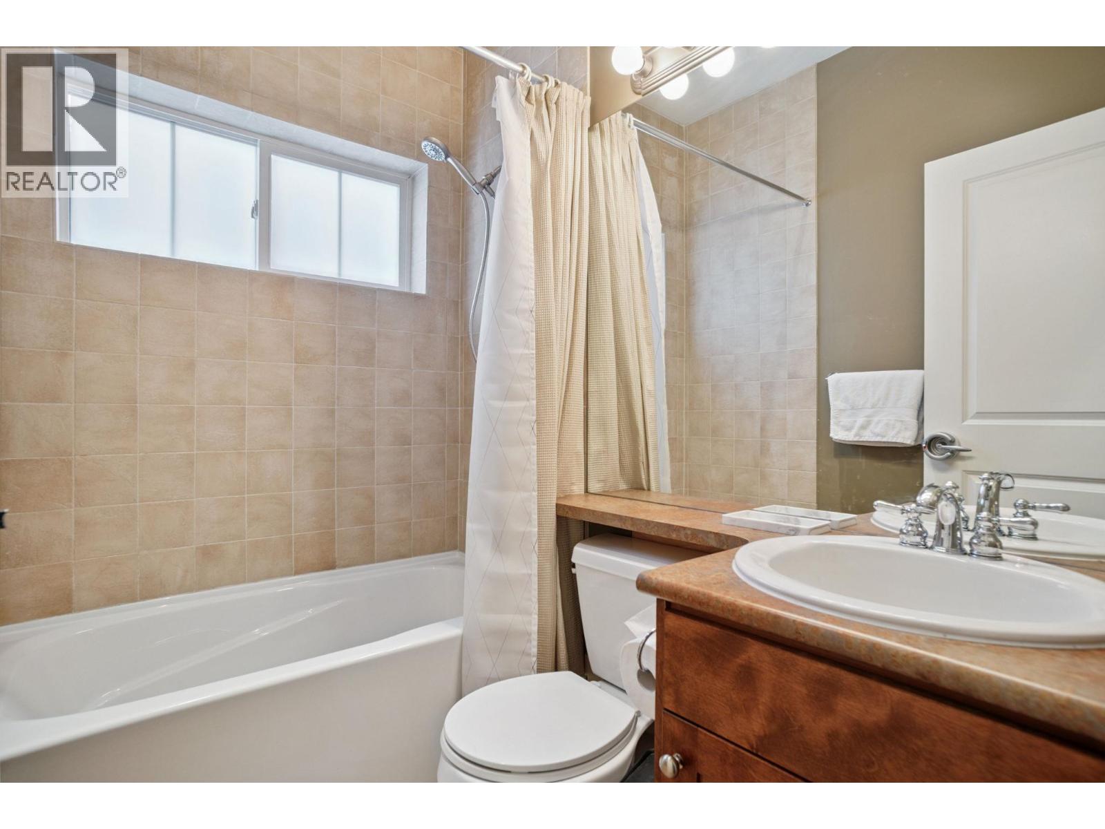 Photo 7 of 49 E 13 Th Avenue, Vancouver BC