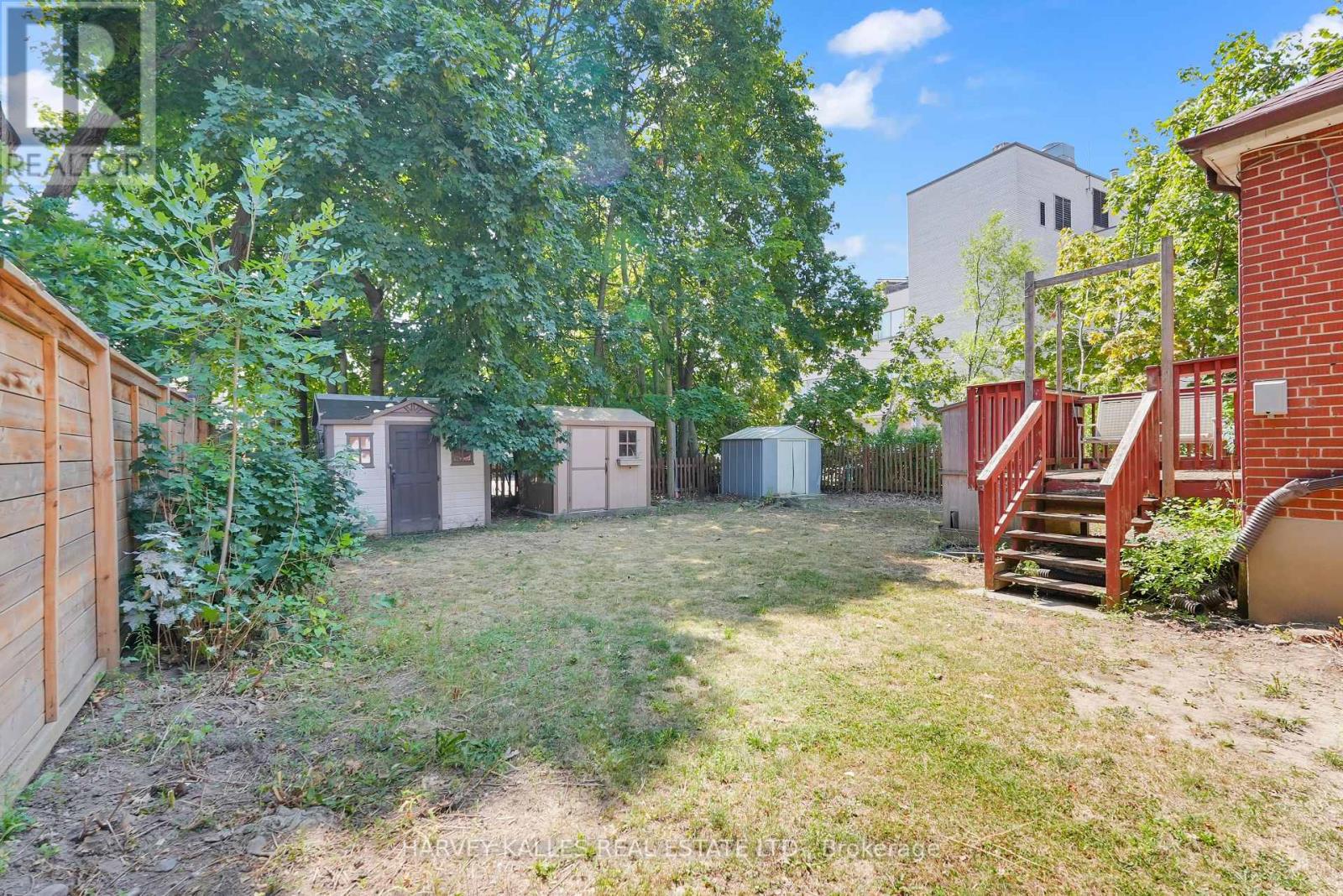 Photo 10 of 547 Douglas Avenue, Toronto ON