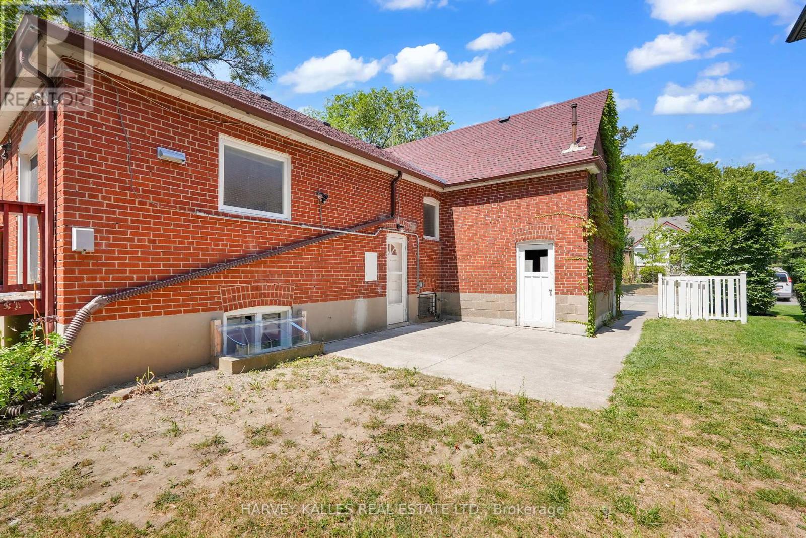 Photo 18 of 547 Douglas Avenue, Toronto ON