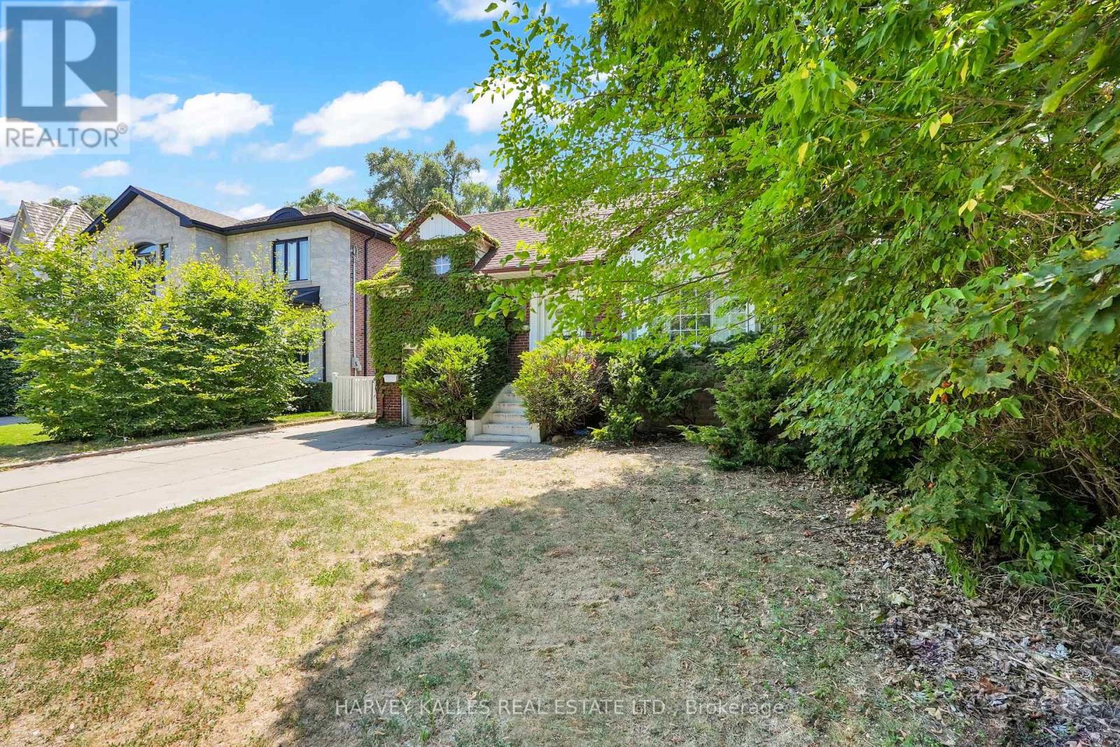 Photo 2 of 547 Douglas Avenue, Toronto ON