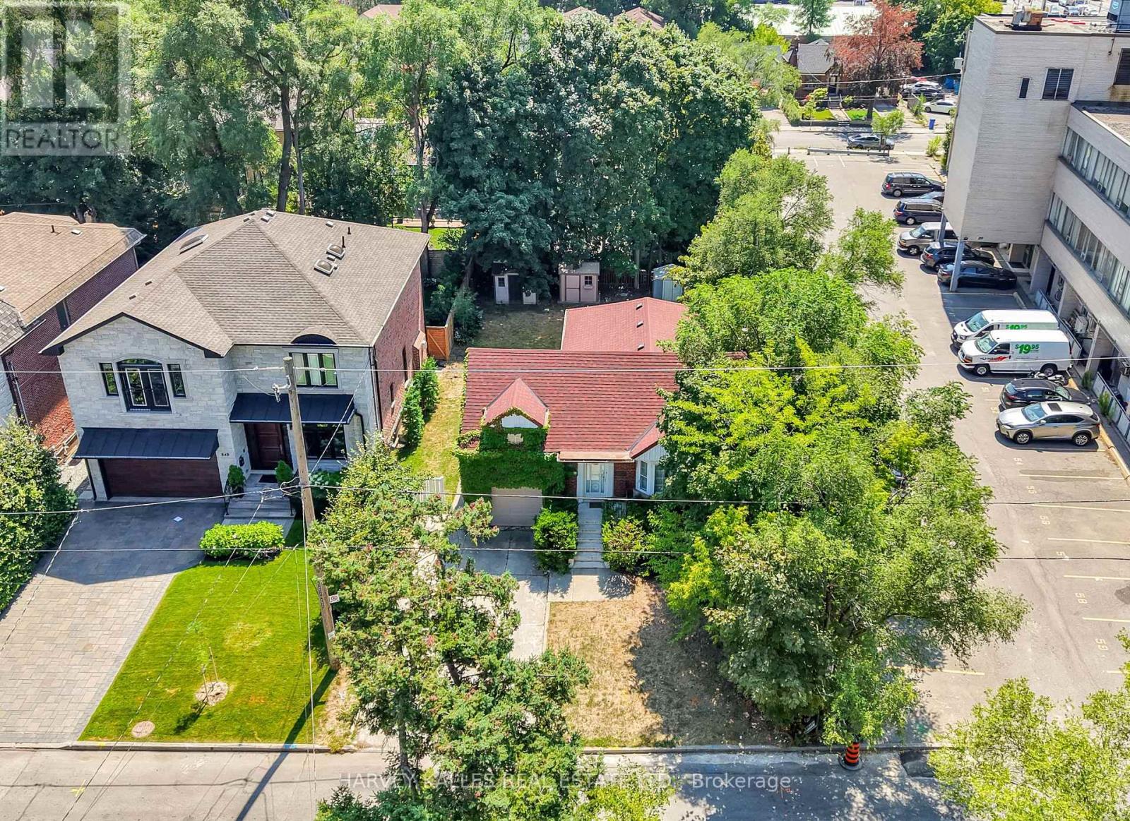 Photo 20 of 547 Douglas Avenue, Toronto ON