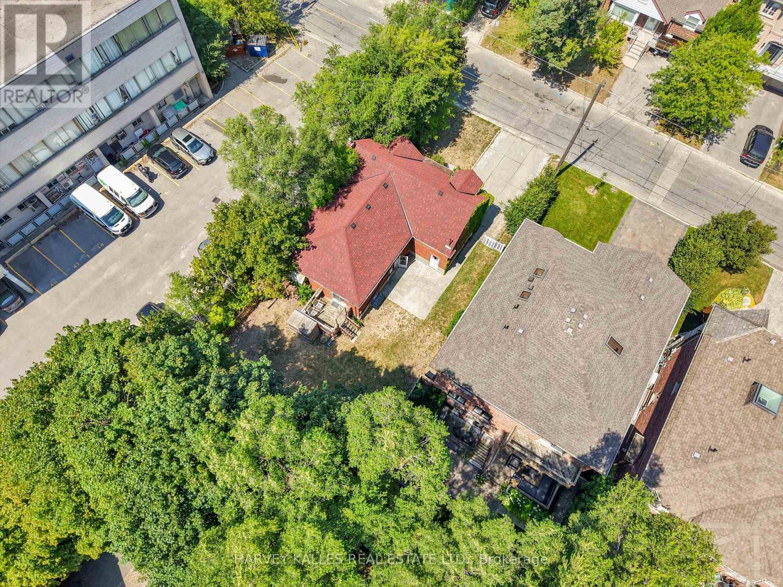Photo 24 of 547 Douglas Avenue, Toronto ON