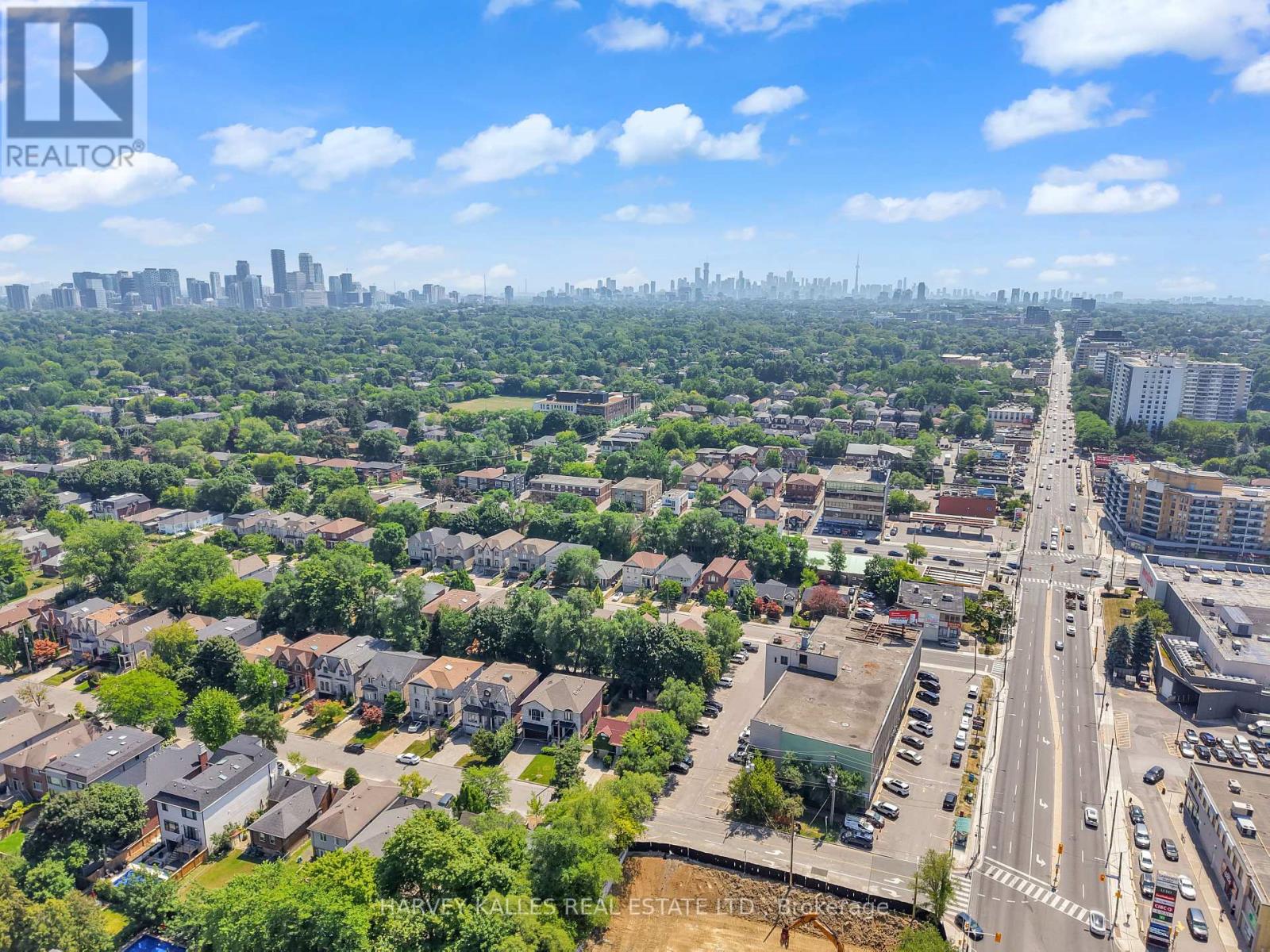 Photo 25 of 547 Douglas Avenue, Toronto ON