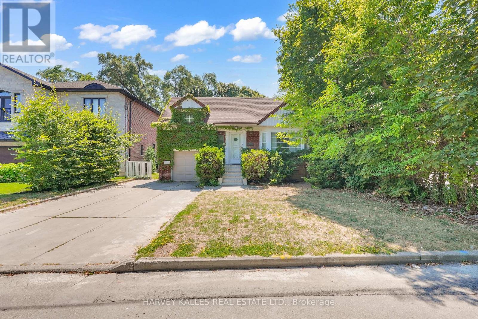 Photo 4 of 547 Douglas Avenue, Toronto ON
