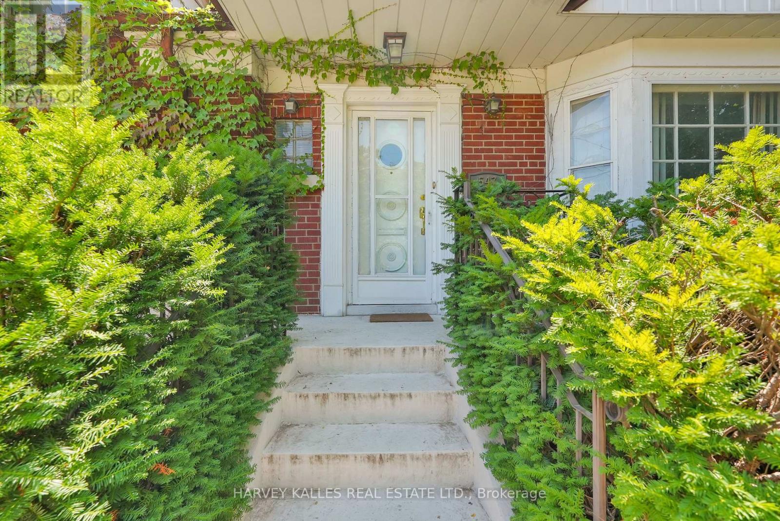 Photo 6 of 547 Douglas Avenue, Toronto ON