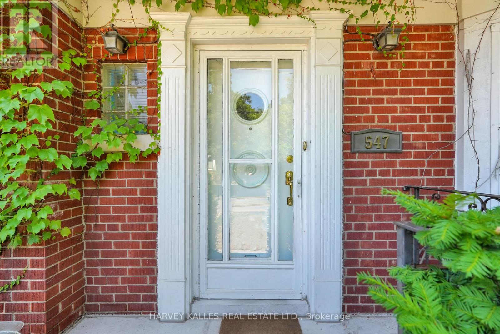 Photo 7 of 547 Douglas Avenue, Toronto ON