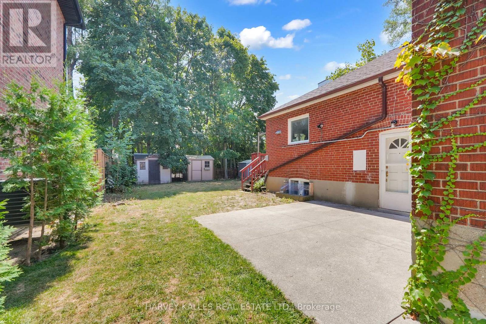 Photo 8 of 547 Douglas Avenue, Toronto ON