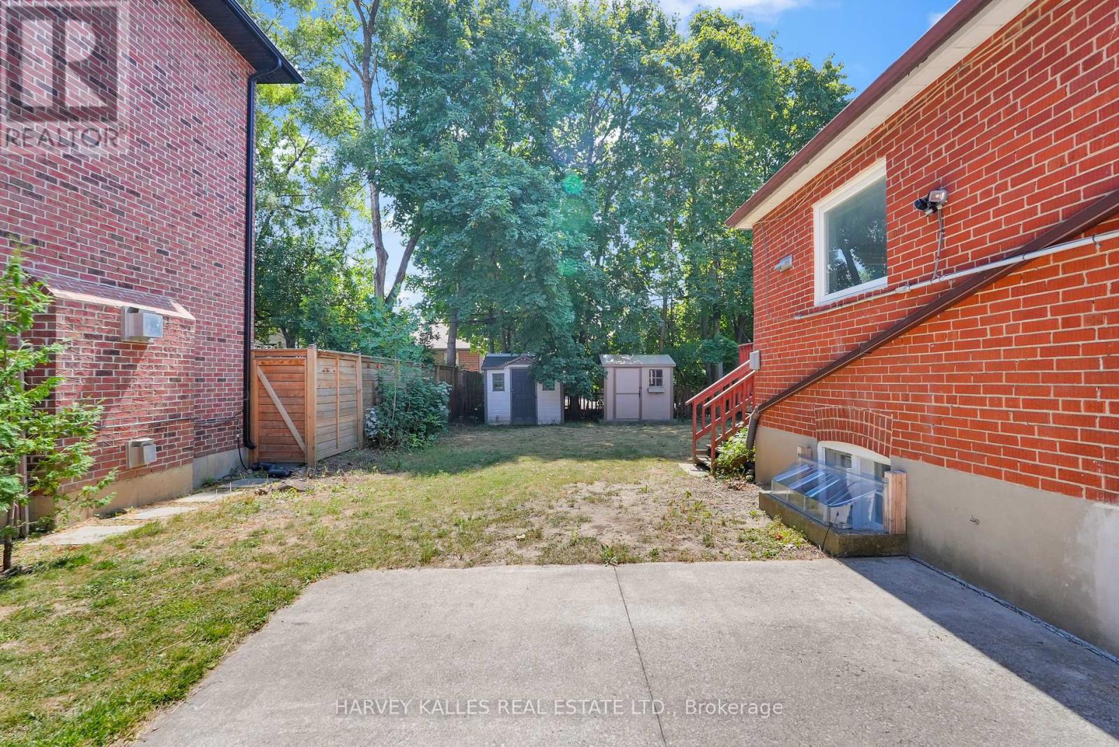 Photo 9 of 547 Douglas Avenue, Toronto ON