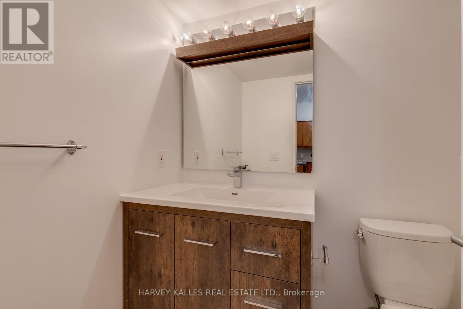 Photo 9 of 105 485 Rosewell Avenue, Toronto ON