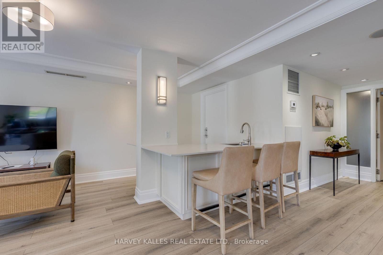 Photo 11 of 105 485 Rosewell Avenue, Toronto ON