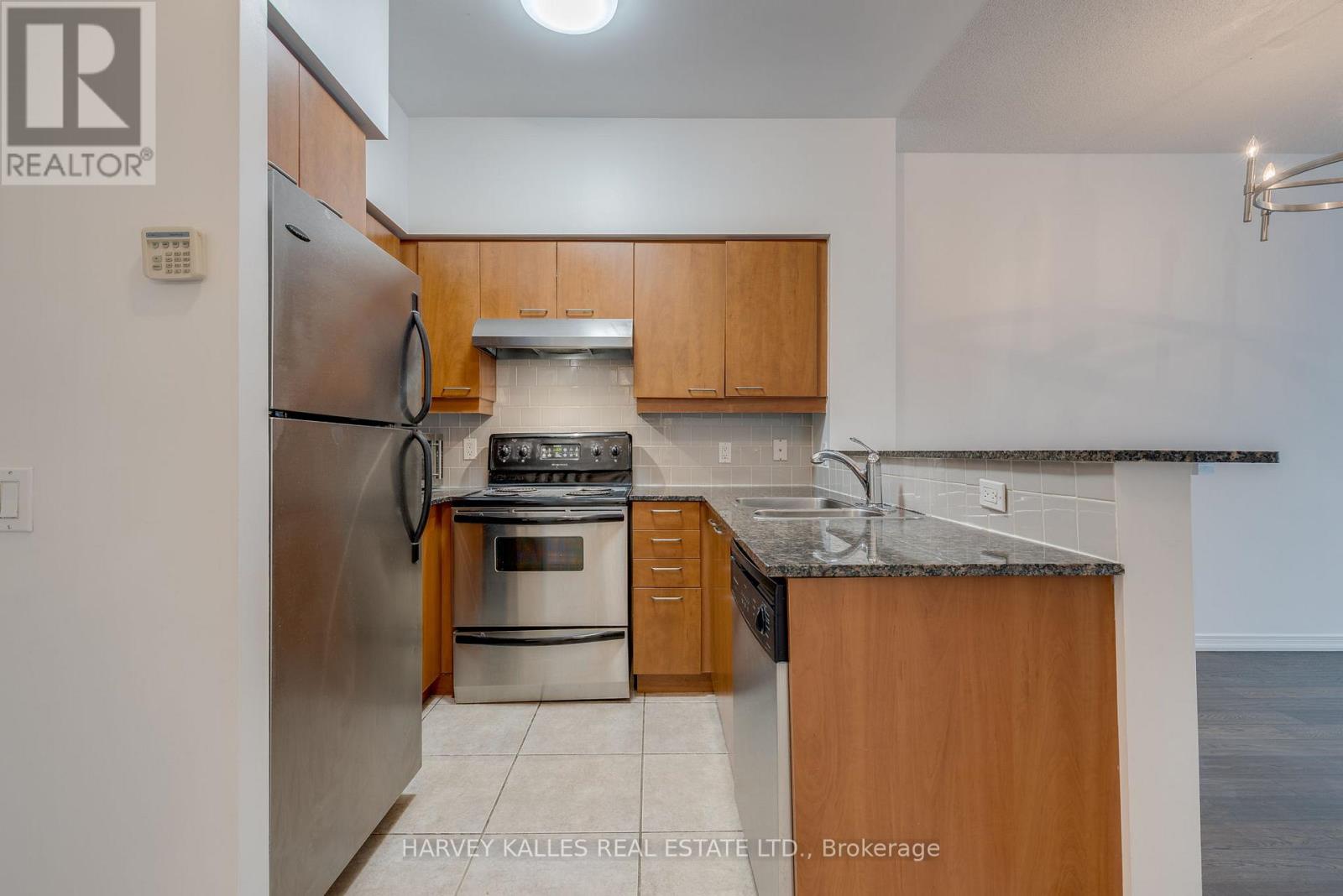 Photo 14 of 105 485 Rosewell Avenue, Toronto ON