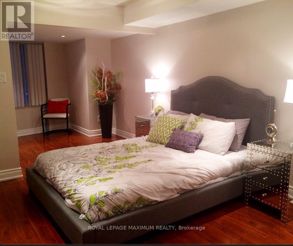 Photo 8 of 204 33 University Avenue, Toronto ON