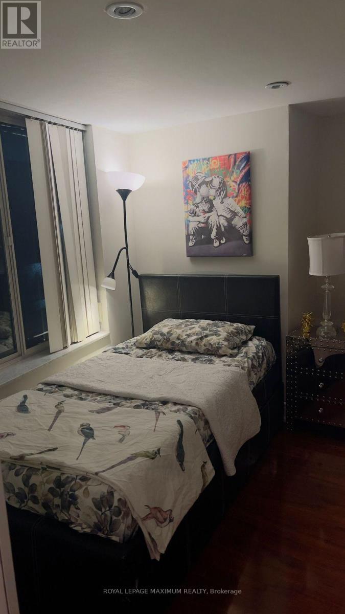 Photo 17 of 204 33 University Avenue, Toronto ON