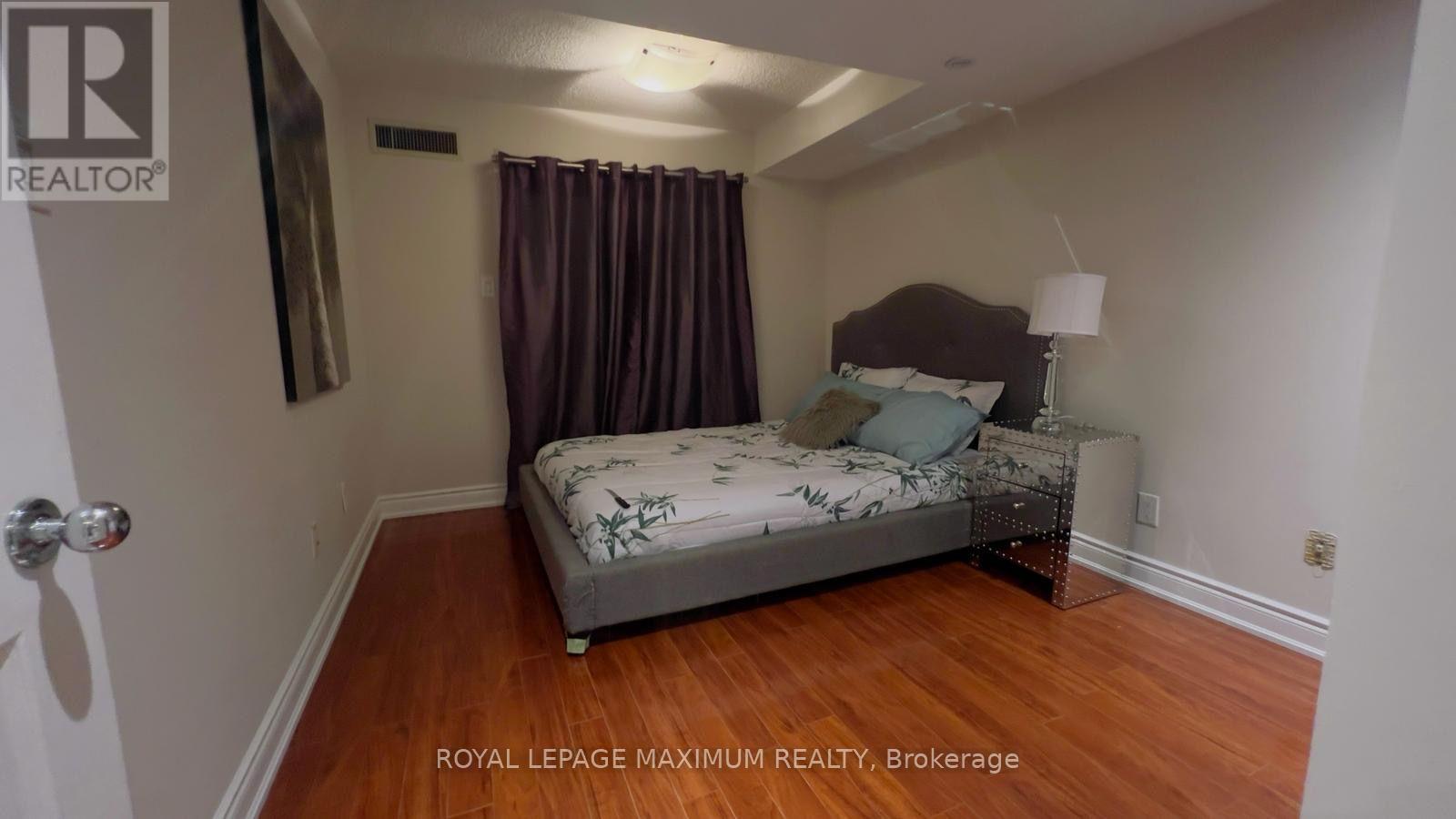 Photo 20 of 204 33 University Avenue, Toronto ON
