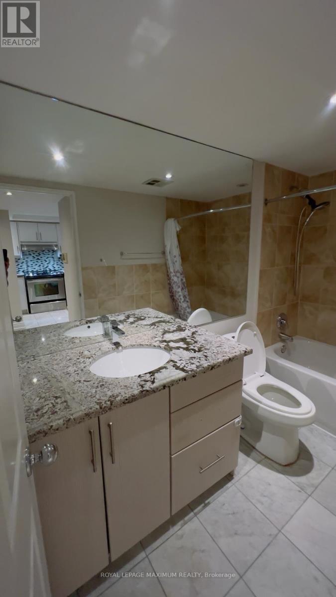 Photo 15 of 204 33 University Avenue, Toronto ON