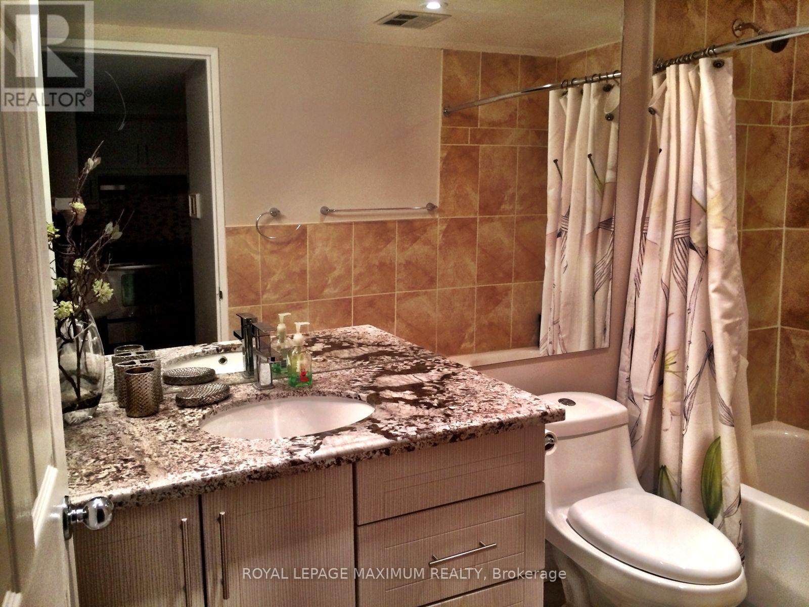 Photo 21 of 204 33 University Avenue, Toronto ON