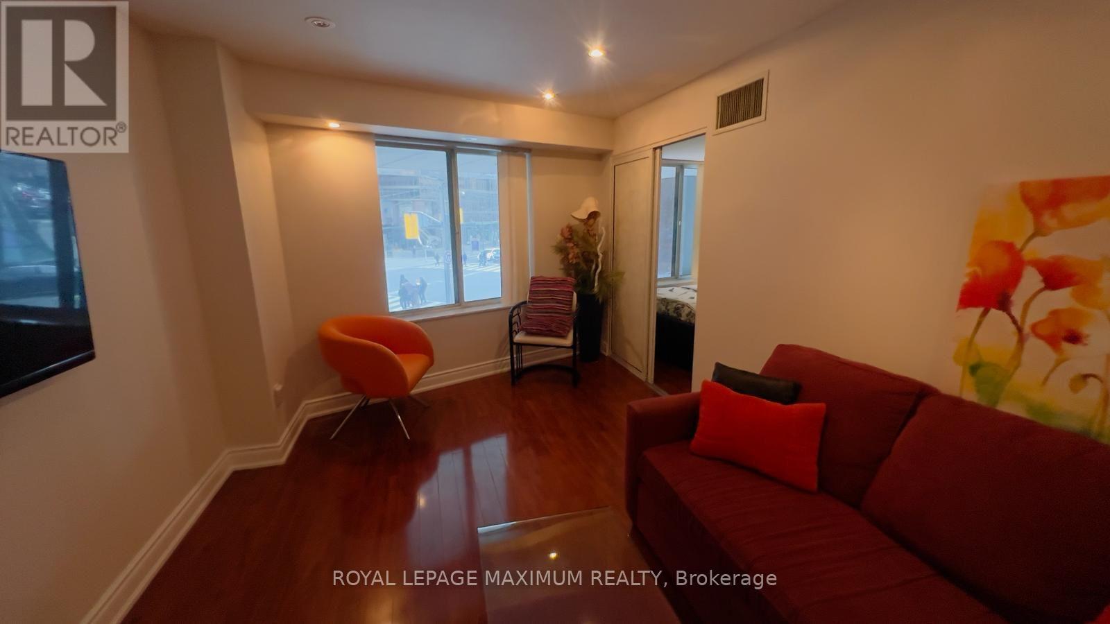 Photo 13 of 204 33 University Avenue, Toronto ON