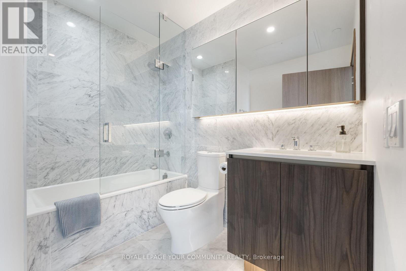 Photo 3 of 3615 17 Bathurst Street, Toronto ON