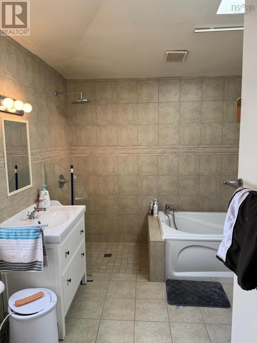 Property 34 of 34 of 956 Highway 203