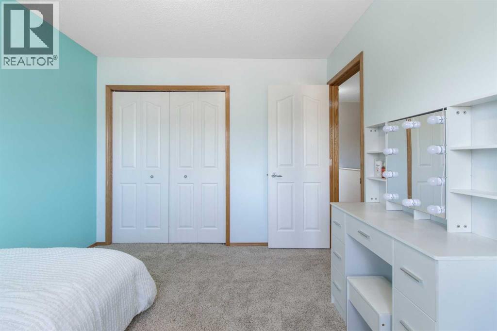 Single Family House for Sale in  Everwillow Close SW Evergreen Calgary 