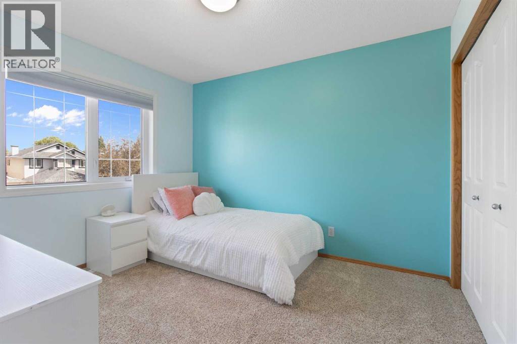 Single Family House for Sale in  Everwillow Close SW Evergreen Calgary 