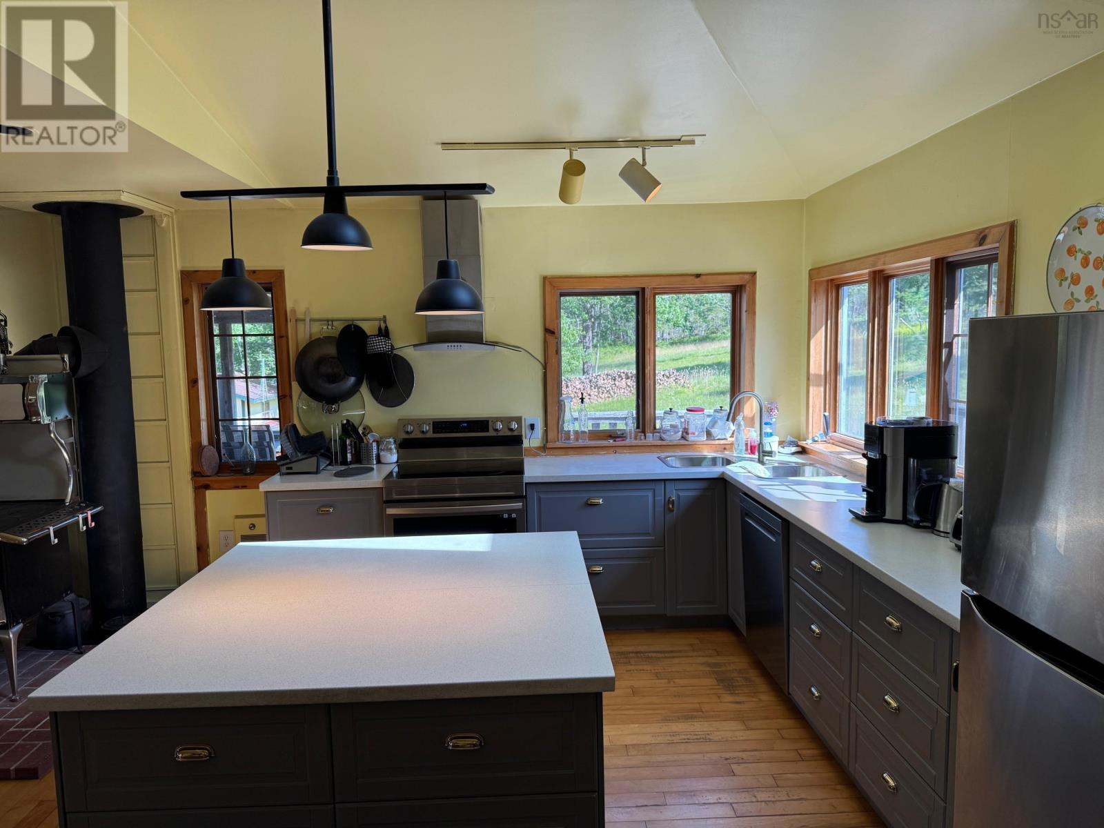 Property 12 of 34 of 956 Highway 203