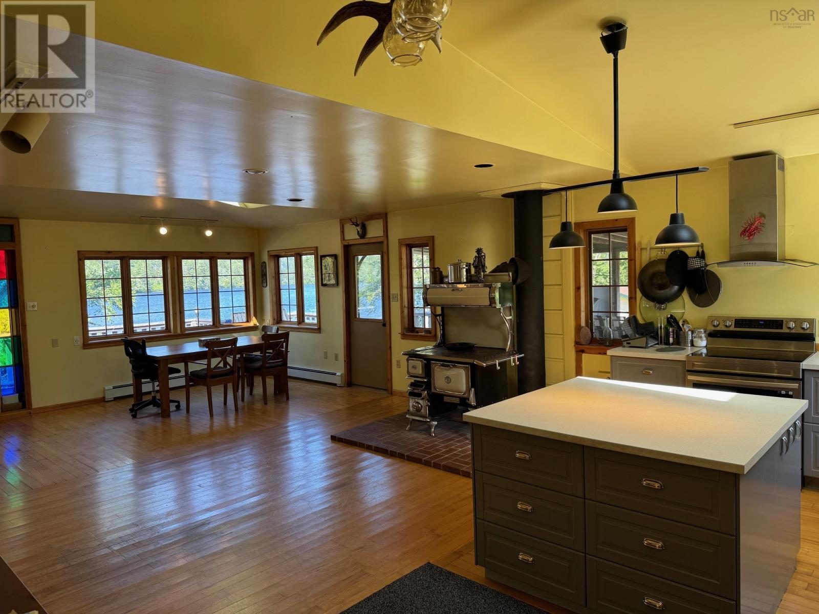 Property 26 of 34 of 956 Highway 203