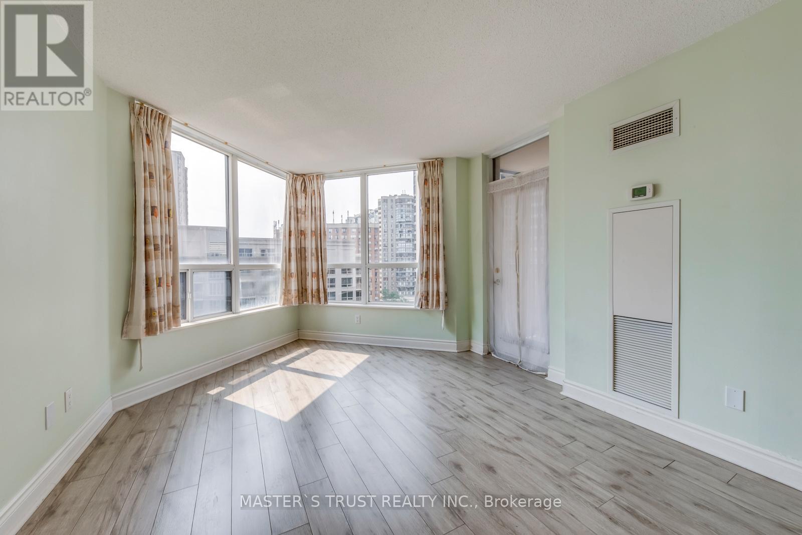 Photo 1 of 809 10 Northtown Way, Toronto ON