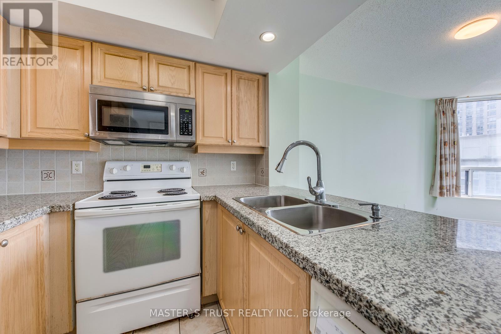 Photo 10 of 809 10 Northtown Way, Toronto ON