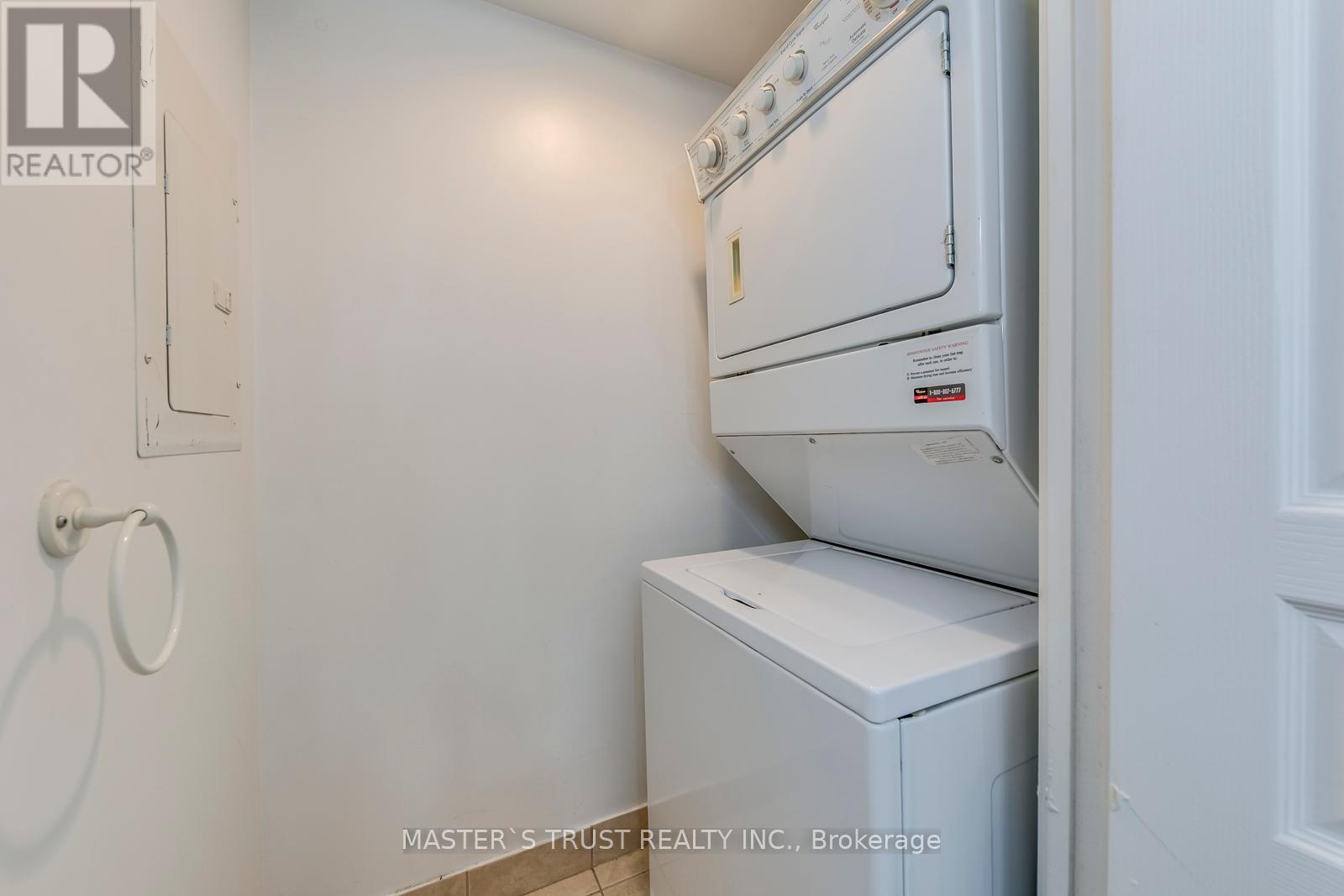 Photo 5 of 809 10 Northtown Way, Toronto ON