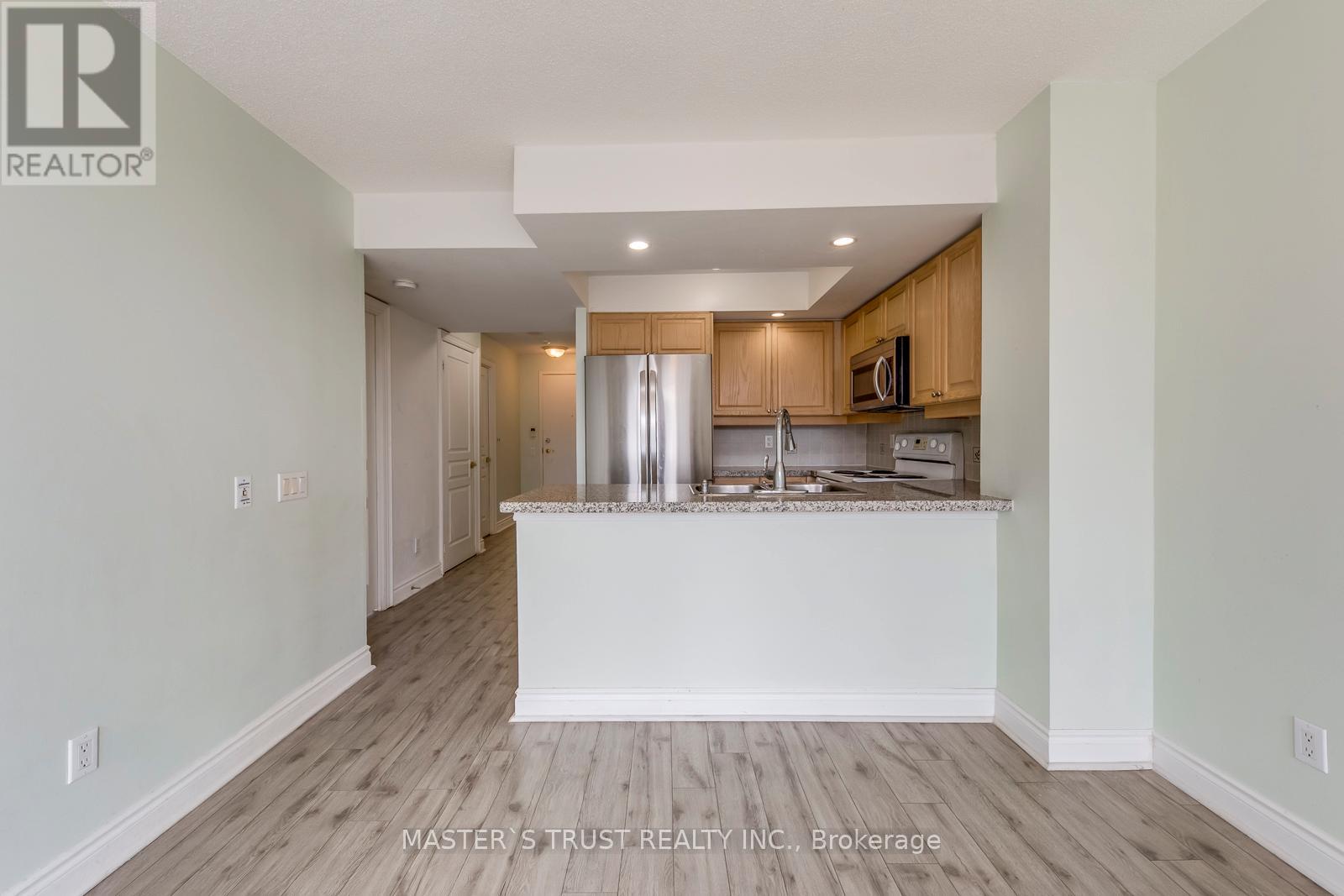 Photo 4 of 809 10 Northtown Way, Toronto ON