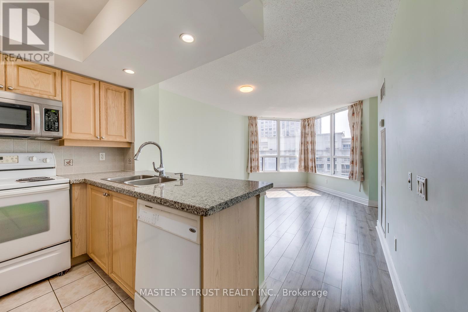 Photo 7 of 809 10 Northtown Way, Toronto ON
