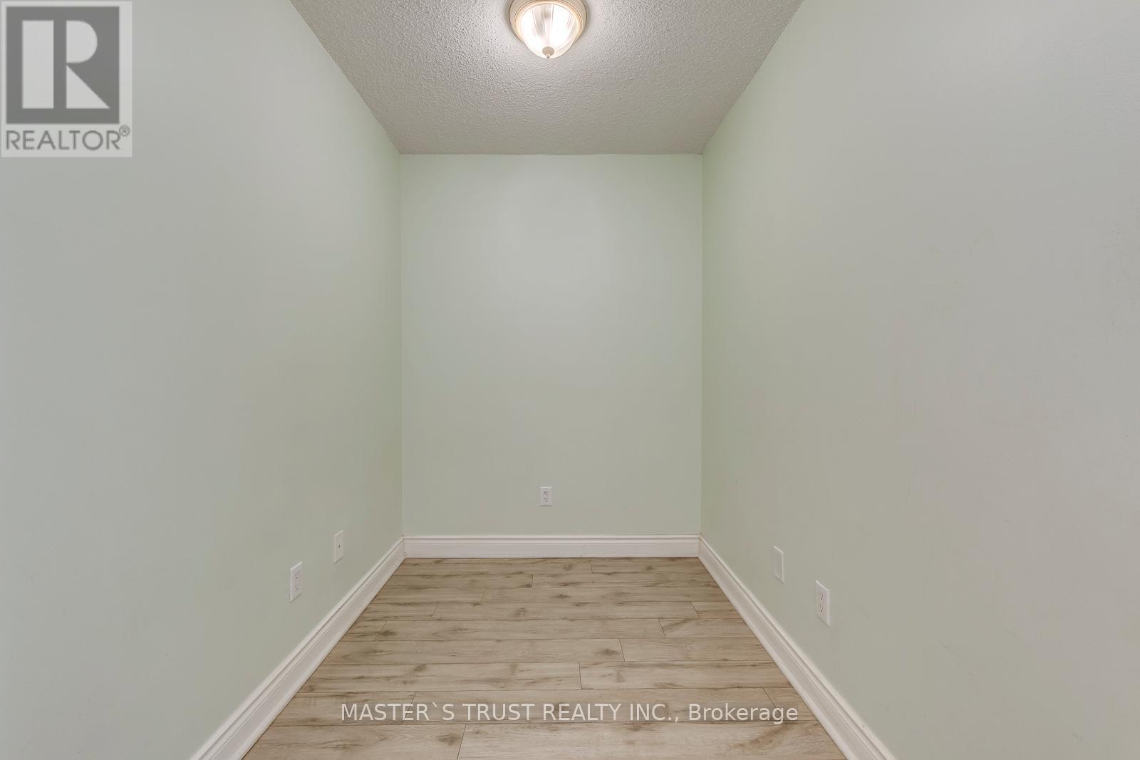 Photo 8 of 809 10 Northtown Way, Toronto ON