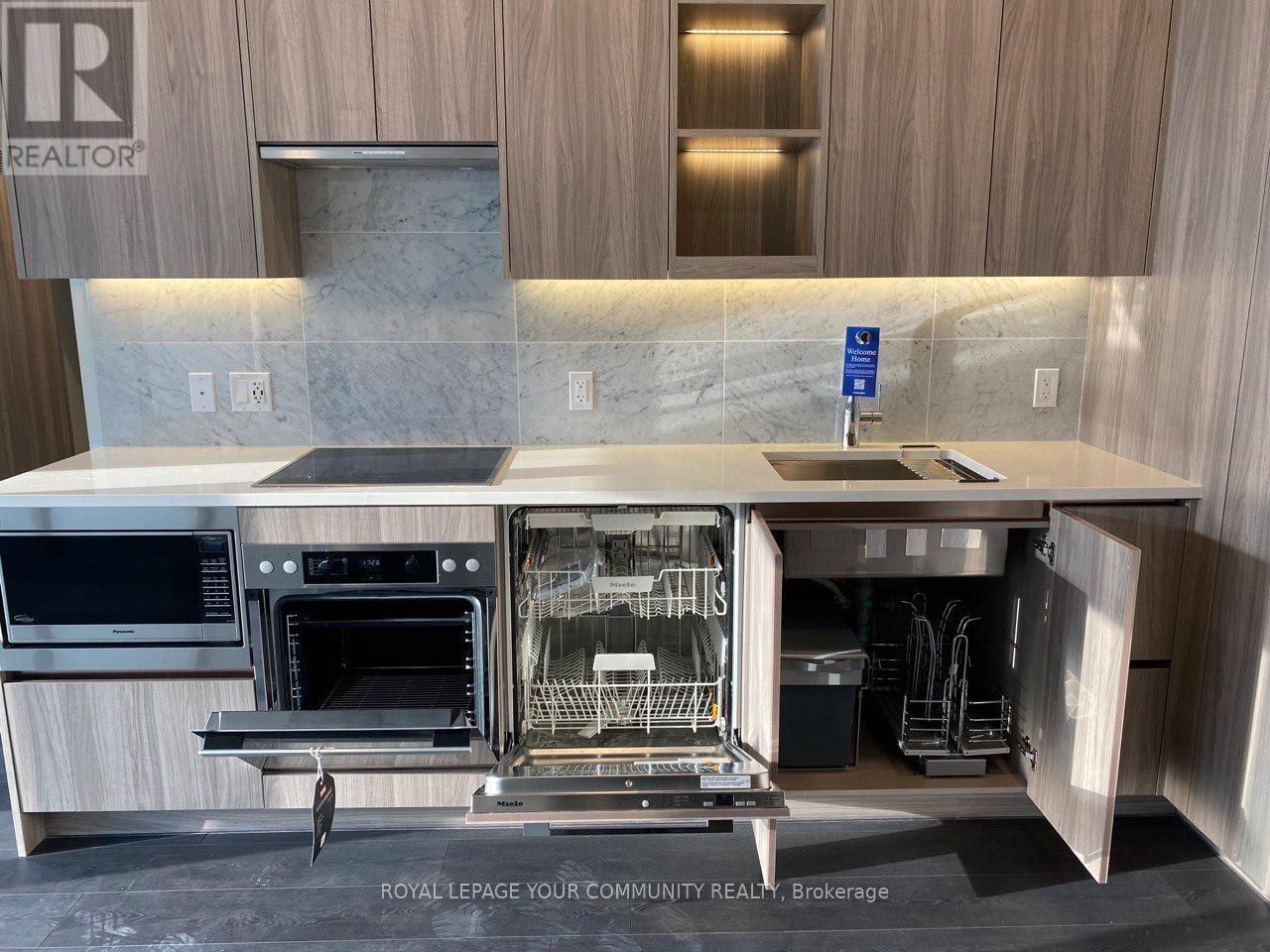 Photo 6 of 3906 95 Mcmahon Drive, Toronto ON