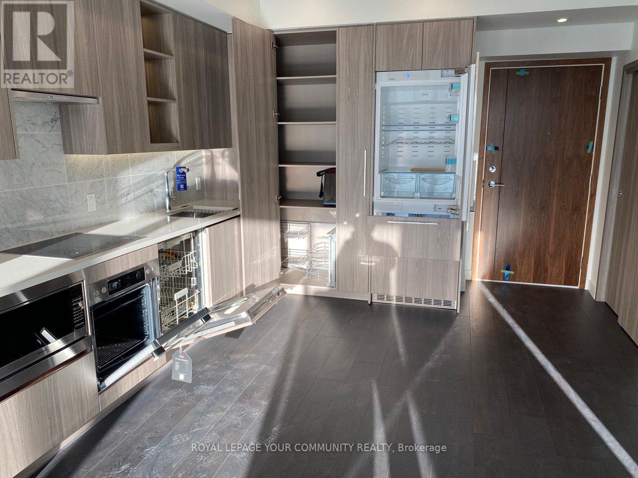 Photo 4 of 3906 95 Mcmahon Drive, Toronto ON