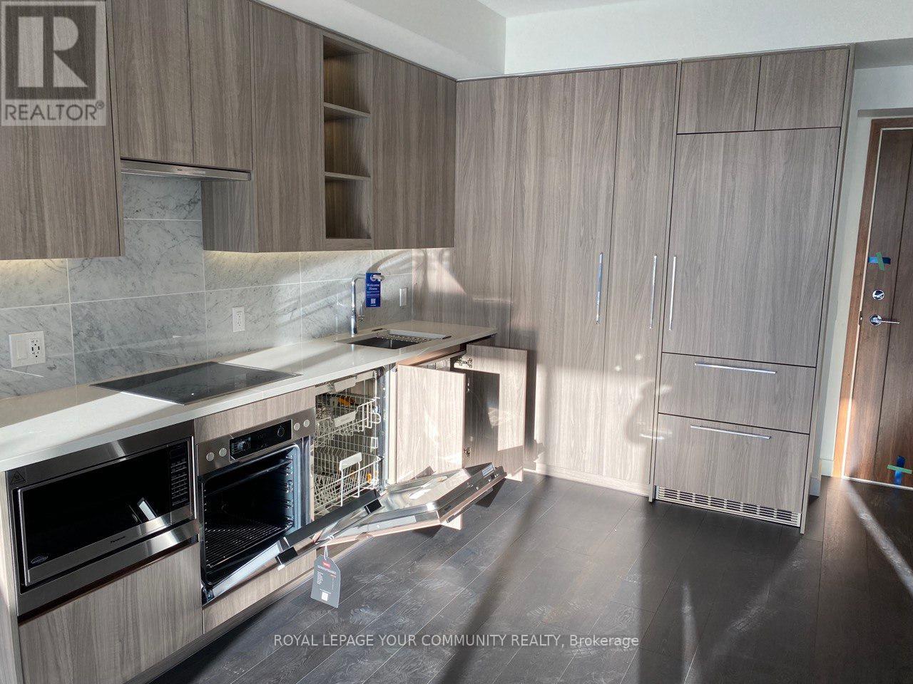 Photo 5 of 3906 95 Mcmahon Drive, Toronto ON